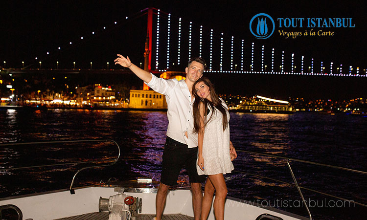 Demande en mariage sur le Bosphore Istanbul