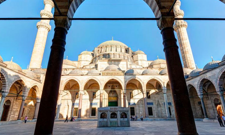 Les 10 Monuments à Visiter à Istanbul, la Mosquée De Soliman Le Magnifique.